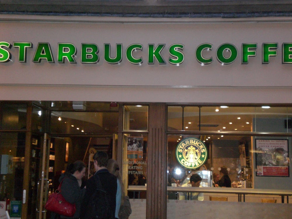Starbucks Coffee & Tea 6 Cornmarket Street, Oxford, United Kingdom