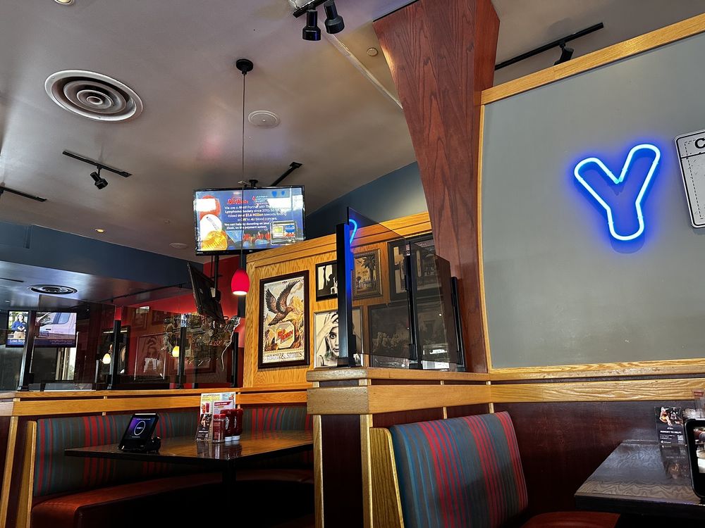 Red Robin Gourmet Burgers and Brews