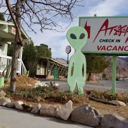 Atomic Inn 69 Photos 54 Reviews Hotels 350 S First St Photo Of Atomic Inn Beatty Nv United States Martian Alien Theme
