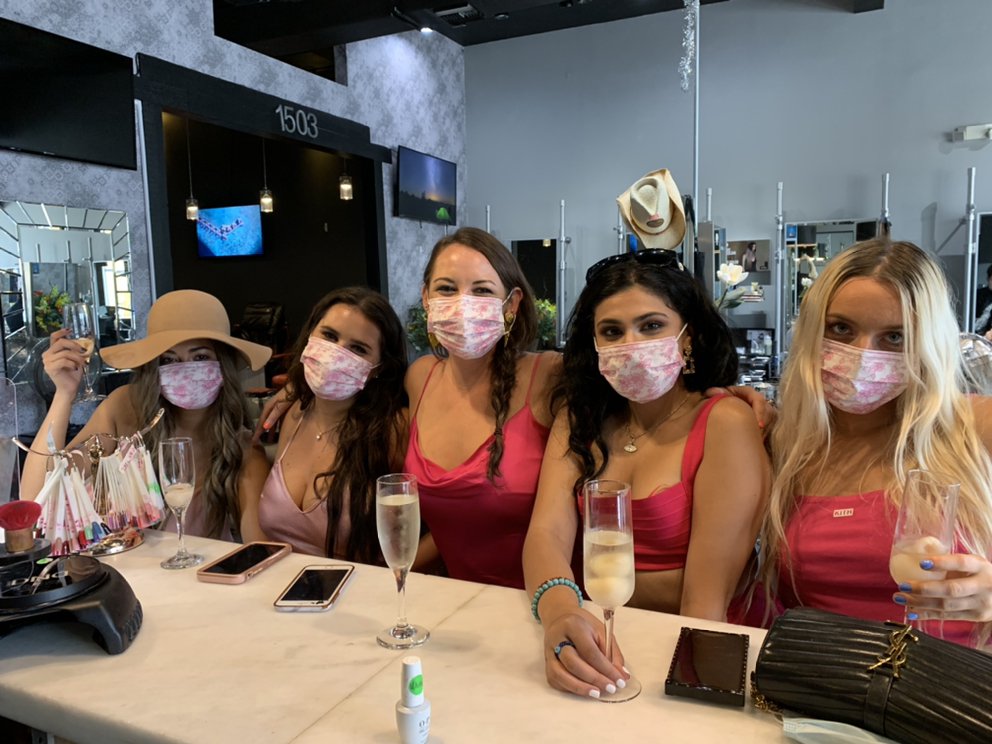 Tipsy SalonBar