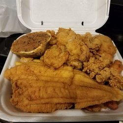 Harbor Inn Seafood 67 Photos 72 Reviews 8805 Harbor Inn Seafood 67 Photos 72 Reviews 8805 University E Dr City Charlotte Nc Restaurant Phone Number Menu