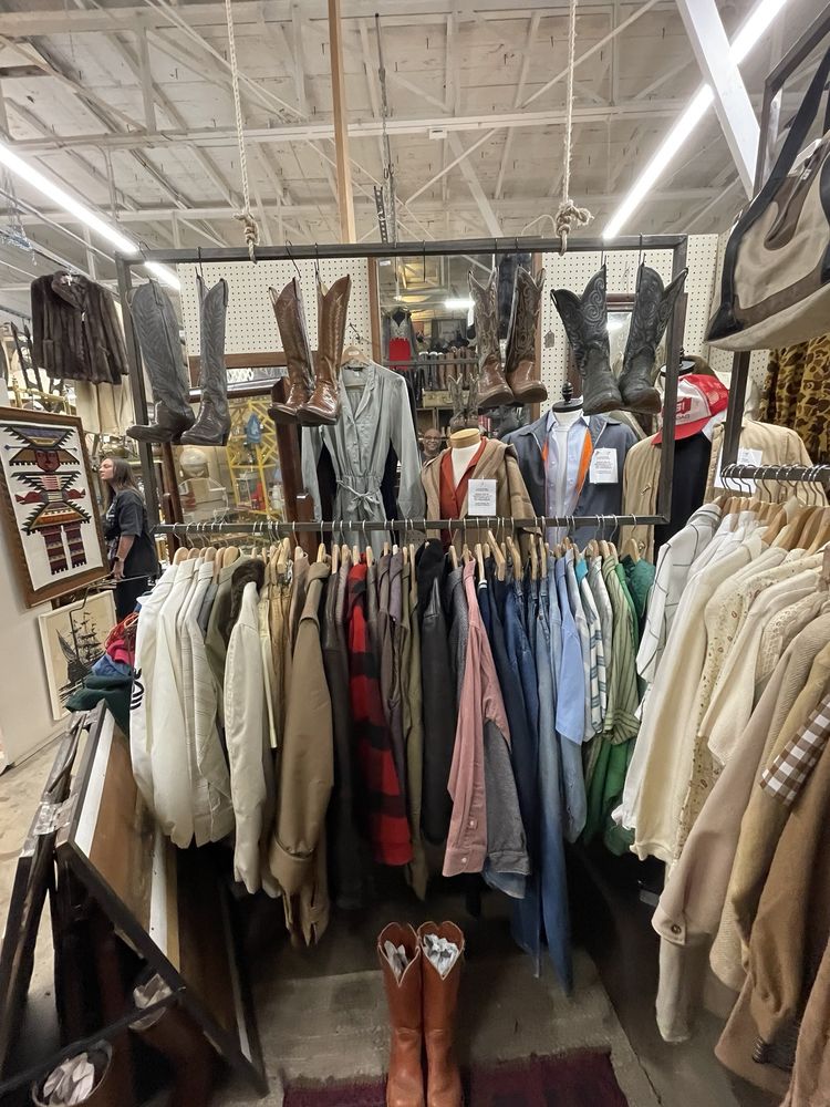 Lula B's Design District
