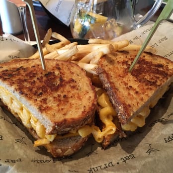 bar louie mac and cheese sandwich