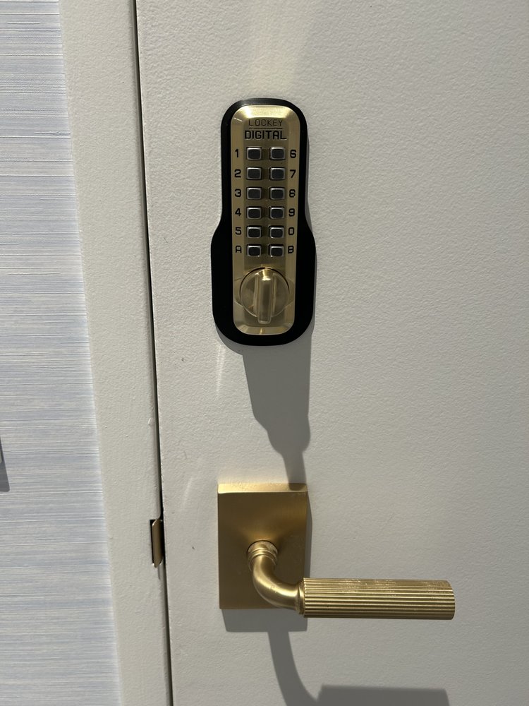 Falcon Locksmith