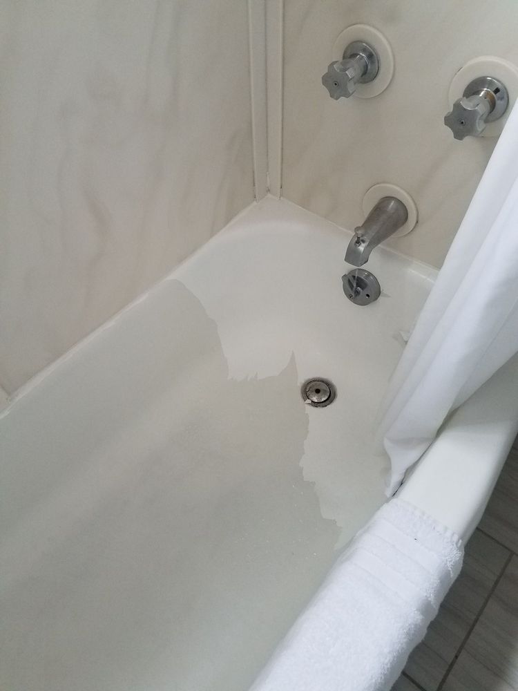 Bathtub From 1972 Was Painted To Make It Look White Again And Is Now Photo Of La Jolla Cove Suites Ca United States Bathtub
