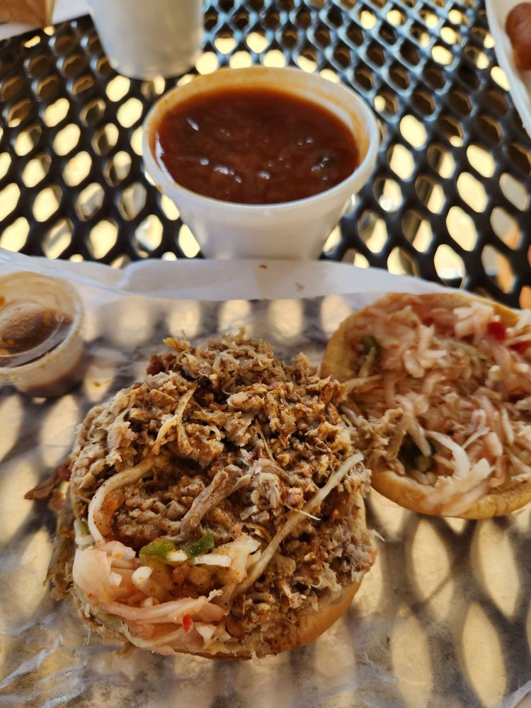 Whispering Pines B-B-Q