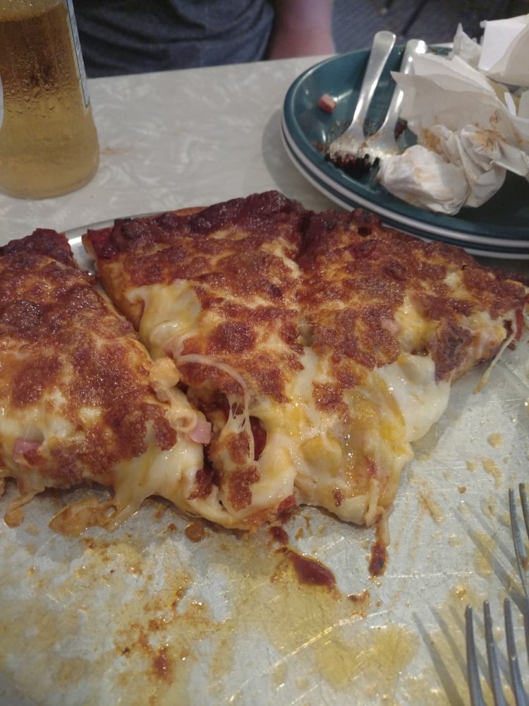 Roadhouse Pub Pizza 111 N Main St Plankinton, Plankinton, SD