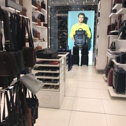 https://s3-media4.fl.yelpcdn.com/bphoto/Uto1au-fOtf8NwUeh8ZU0g/ls.jpg
