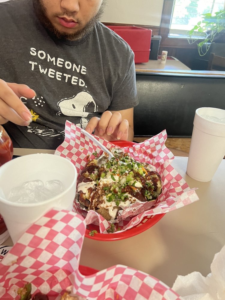 Willie P's BBQ And Fish