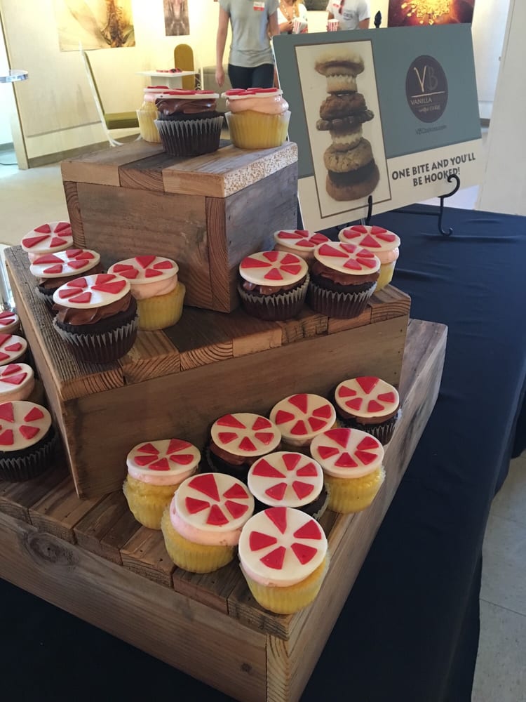 Vanilla Bean Unique Cookies 12 Photos Bakeries 701 S Clinton St