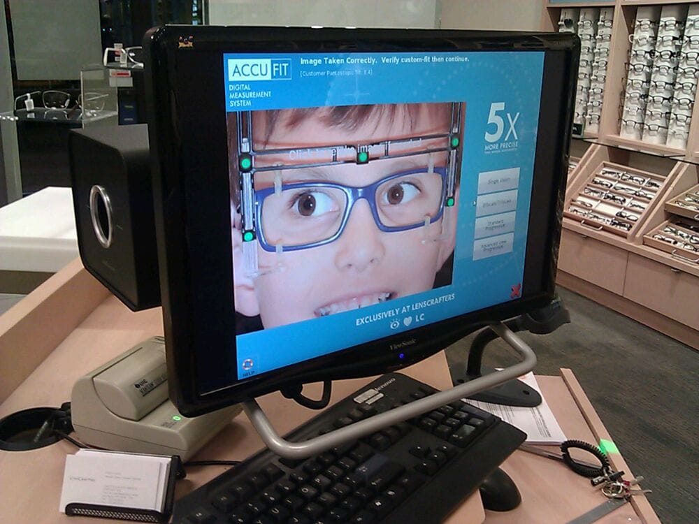 Lens crafters las vegas Your Las Vegas LensCrafters continues its dedication to quality vision health with services and technology that ensures you always see your best. Our associates are trained to help you find the perfect pair of prescription eyeglasses and sunglasses.8/10(28).