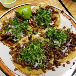 In A Tub 24 Photos 77 Reviews Mexican 4000 N Oak