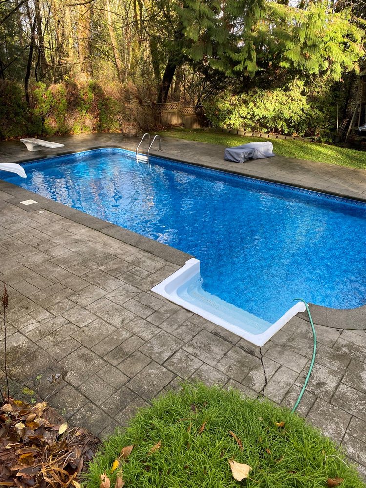 Henry's Pools and Spas