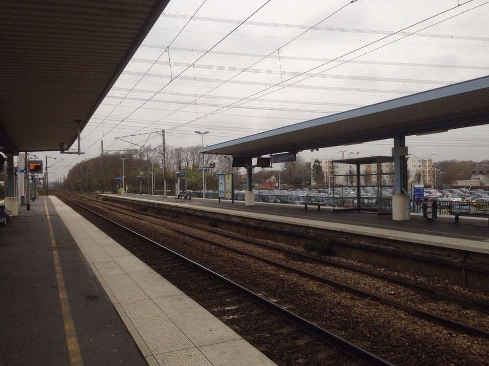 Gare Rer de Roissy en Brie Trains Place de la gare, RoissyenBrie, SeineetMarne, France Gare Rer de Roissy en Brie Trains Place de la gare, RoissyenBrie, SeineetMarne, France