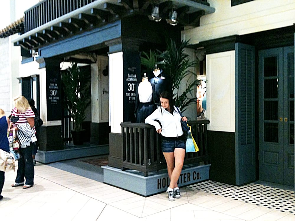 Hollister Co.