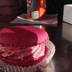 Photo de Pons , Toulouse, France. Macaron fraise