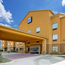 Comfort Inn Suites 16 Photos Hotels 9345 State Hwy 6 Photo Of Comfort Inn Suites Navasota Tx United States