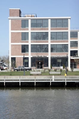 Leon Studio One School of Beauty Knowledge Salon