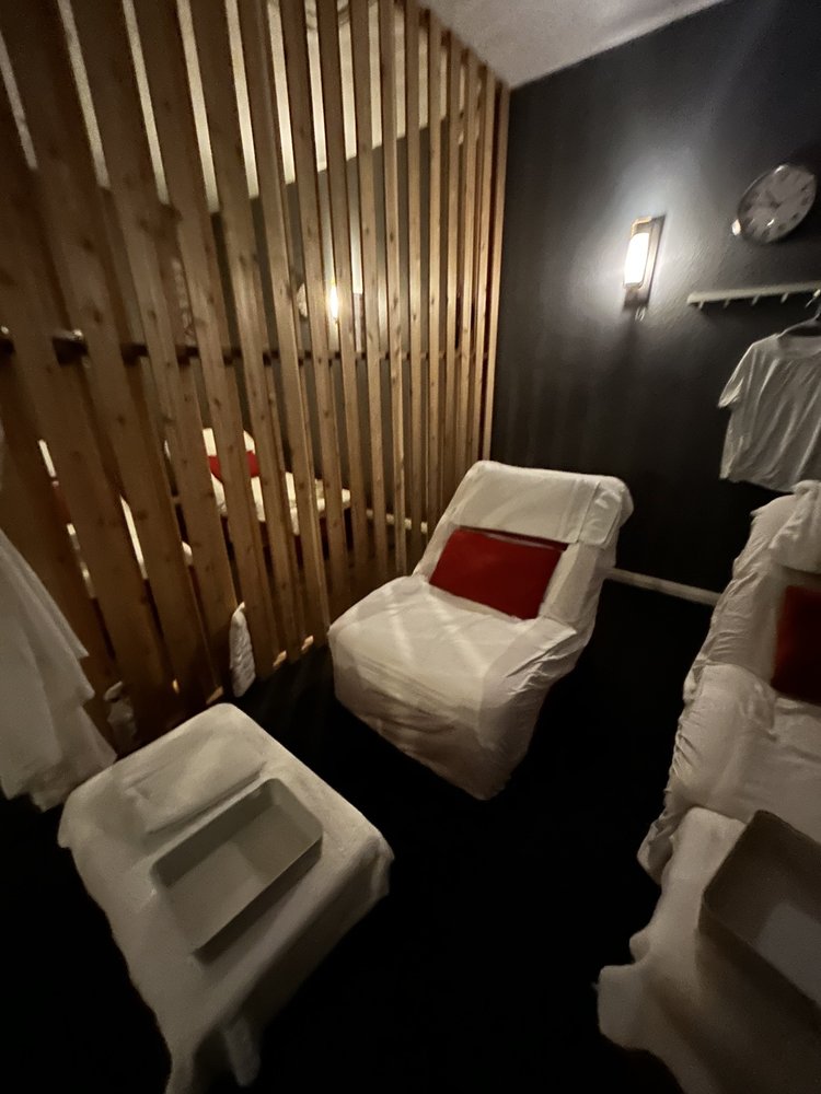 Royal Foot Massage, Dallas Roadtrippers