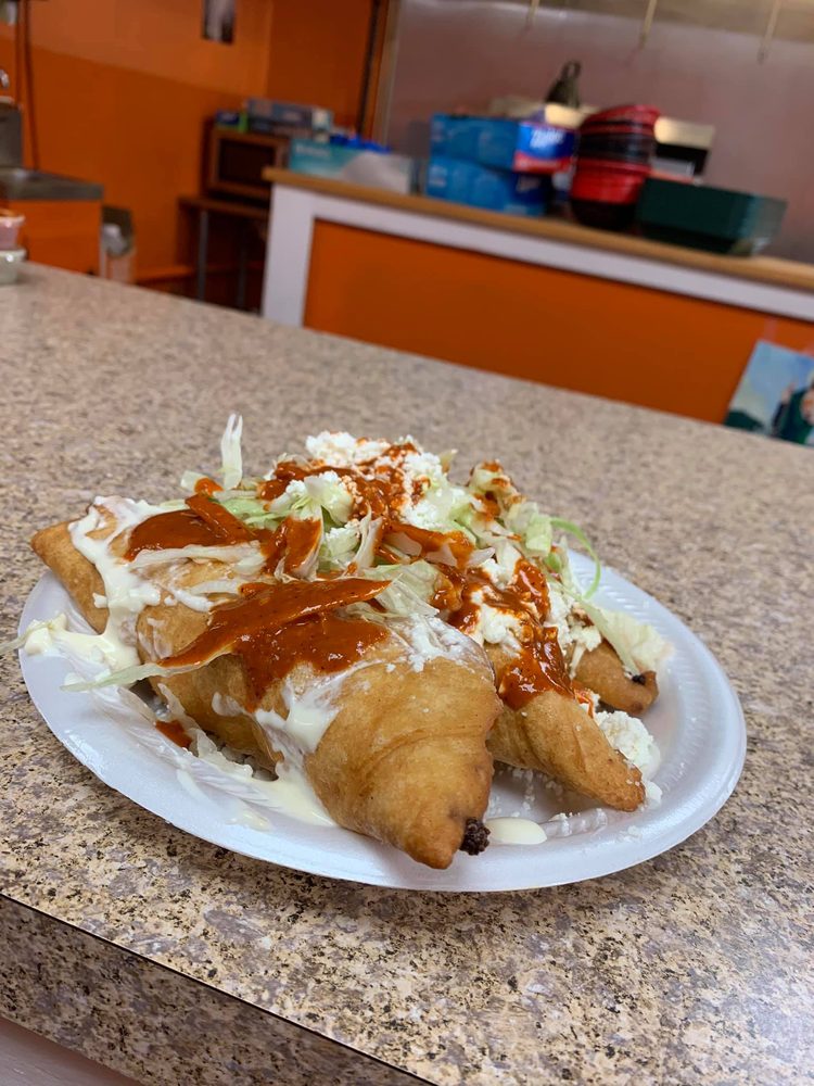 Taqueria y Pupuseria Tita