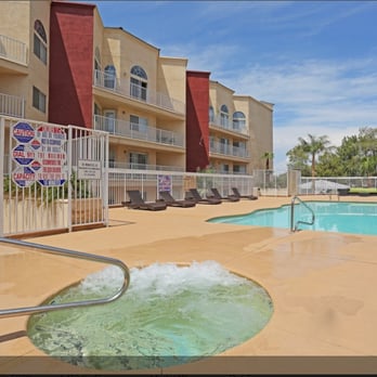 crystal court luxury apartments apartments 900 e desert inn rd