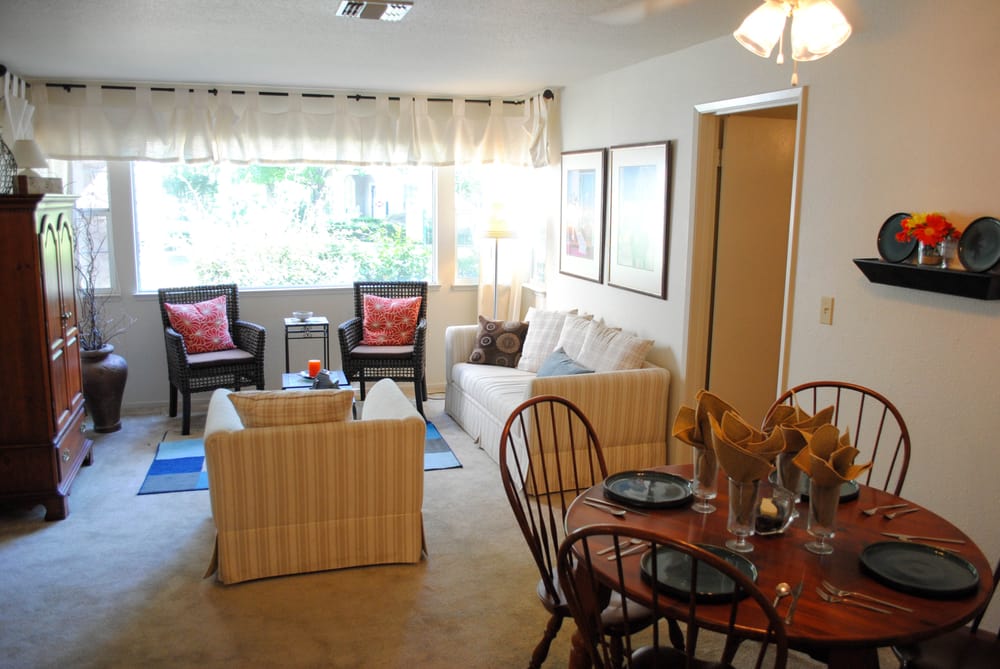 1661 Forest Avenue Apartments