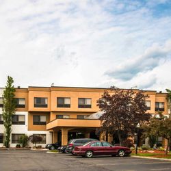 Quality Inn Suites 22 Photos Hotels 7076 Highland Rd Photo Of Quality Inn Suites Waterford Mi United States