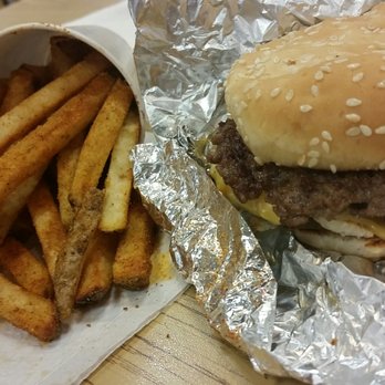 Five Guys 32 Photos 119 Reviews Burgers 22 E Chicago Ave Photo Of Five Guys Naperville Il United States