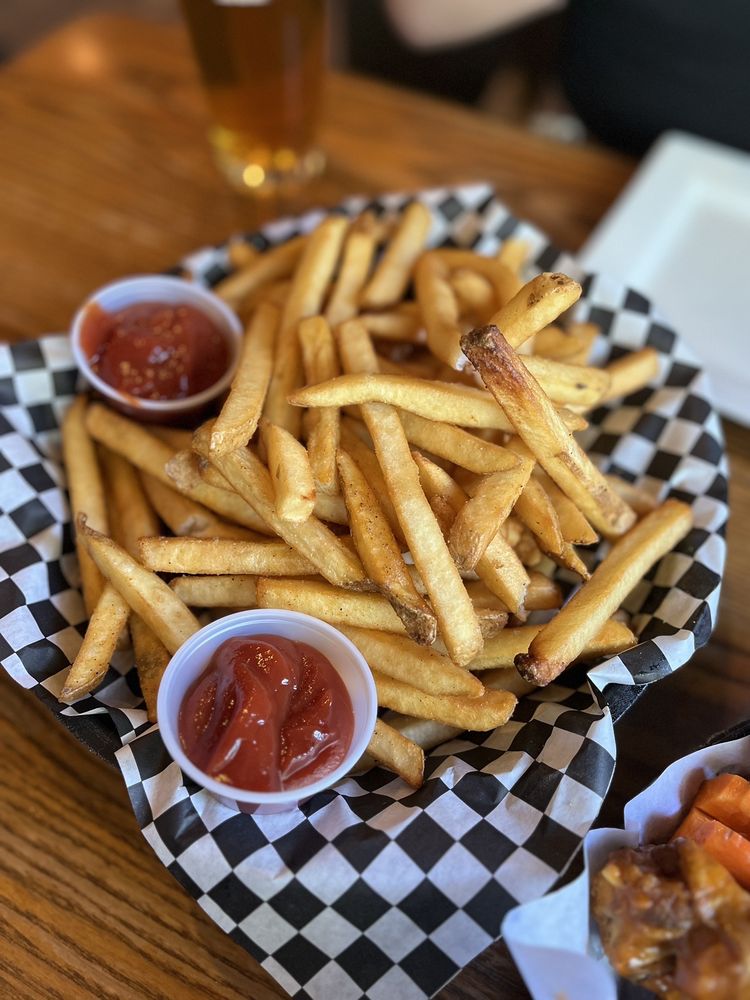 Mossy's Eats Ales & Spirits