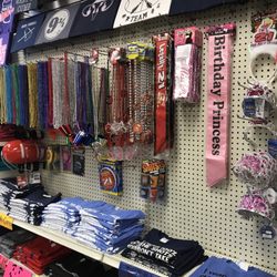 discount den 15 photos 16 reviews discount store 135 s