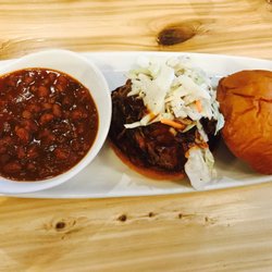 Smoke House Grill Closed 69 Photos 48 Reviews Barbeque 200 Photo Of Smoke House Grill Metairie La United States Pulled Pork Sandwich