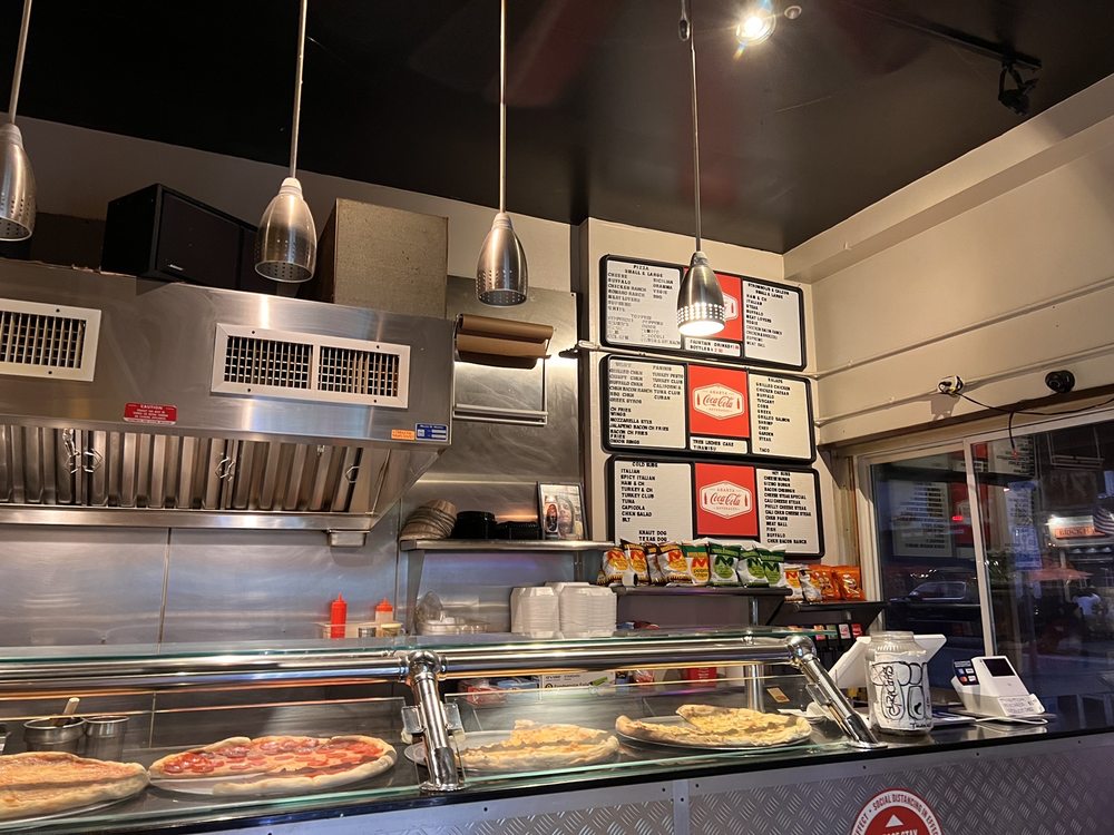 Niko's Pizza Shop