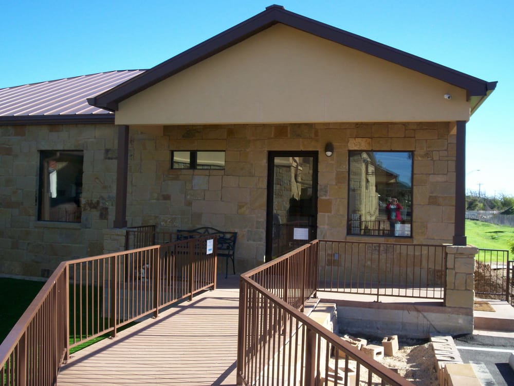 Veterinary Hospital 15 Photos & 34 Reviews Veterinarians 2707 S Austin Ave