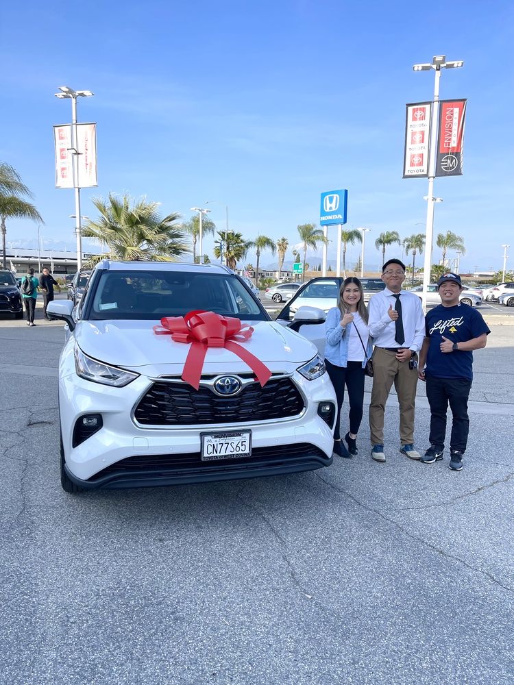 Envision Toyota of West Covina