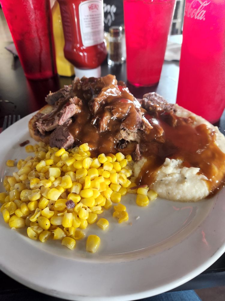 Ref's Sports Bar & Grill