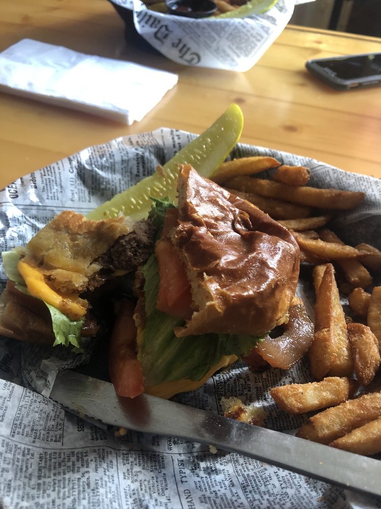 Beacon Sports Bar & Grill