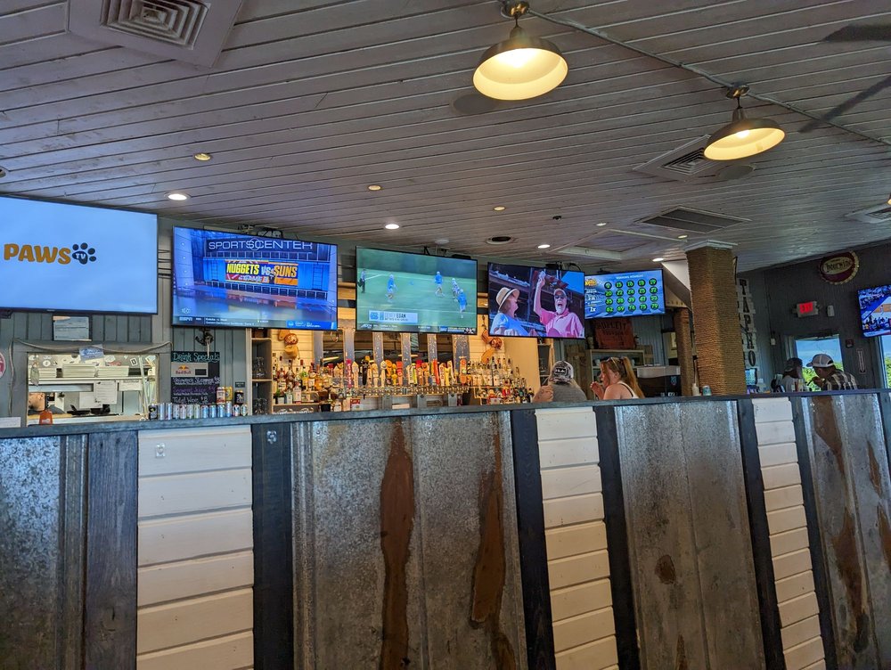 Shipwrecks Taphouse & Grill