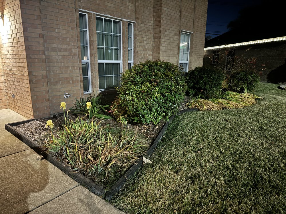 Mel's Lawn Care Service