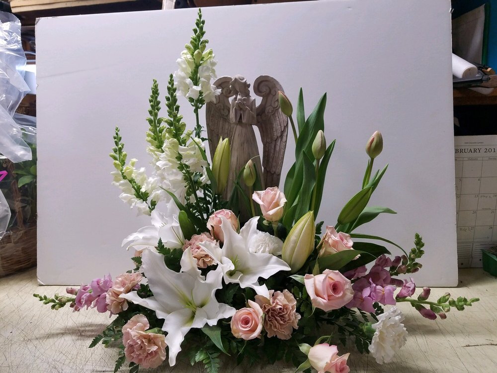 Trillium S Courtyard Florist Florists 2195 Kensington Ave Trillium S Courtyard