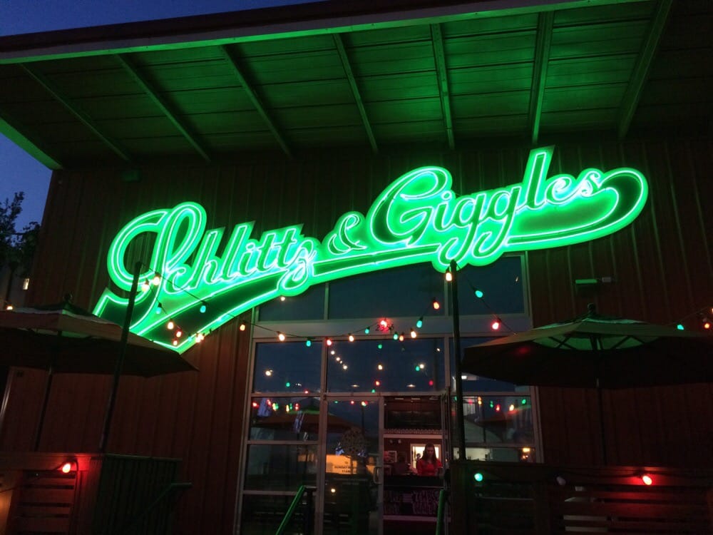 Schlittz and Giggles 32 Photos & 51 Reviews Pizza 2355 Ferndale