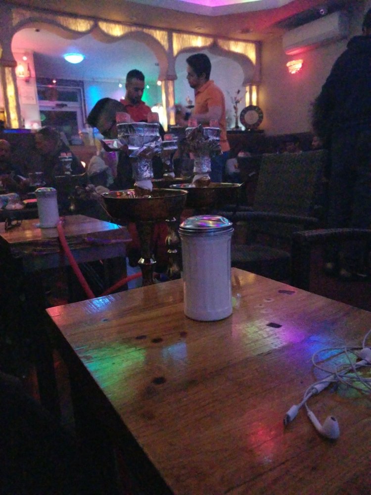 Няня, детская комната, подростковый клуб, игровые автоматы, детский бассейн.