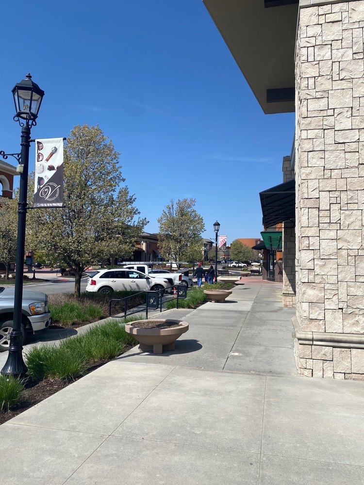 Village Pointe Shopping Center