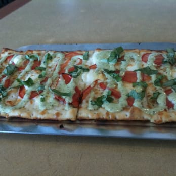 Round Table Pizza Order Food 28 Photos 33 Reviews Photo Of Round Table Pizza Loomis Ca United States Tomato Pesto