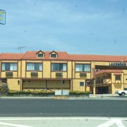 lakewood california hotels