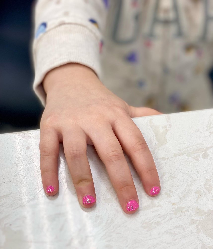 Glossy Nails and Spa