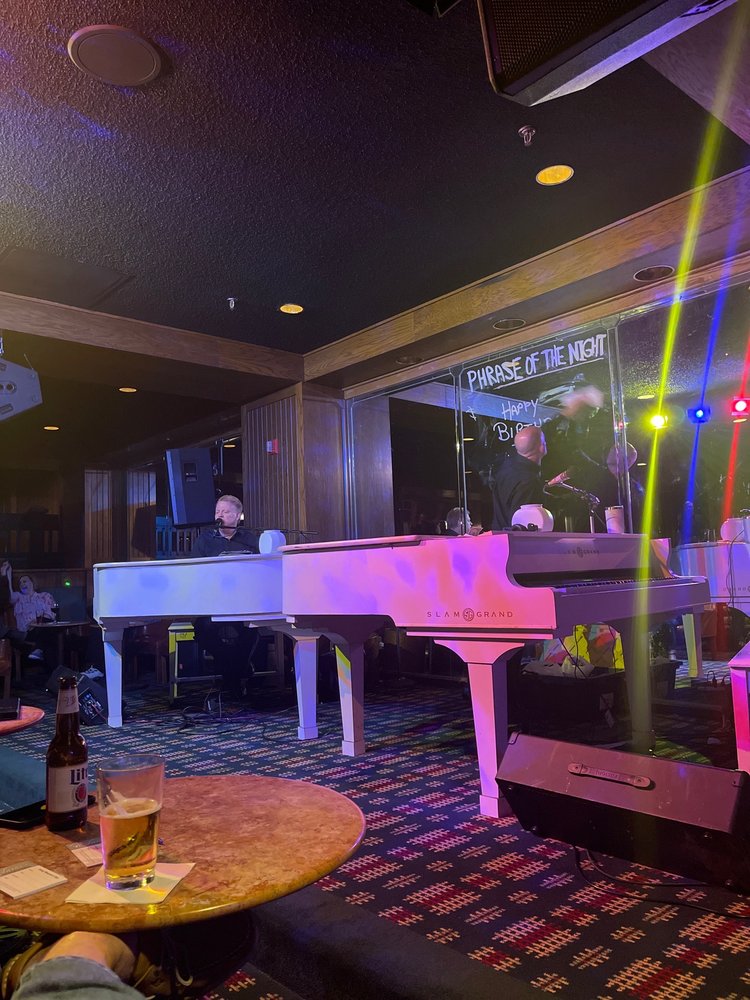 Elaine's Dueling Piano Bar