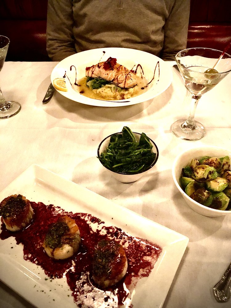 Wise Guys Lounge & Grill