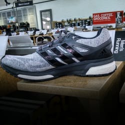 Dsw Designer Shoe Warehouse 26 Photos 34 Reviews S Photo Of Dsw Designer Shoe Warehouse Denver Co United States