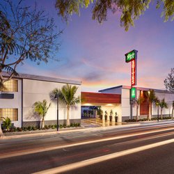 lakewood california hotels