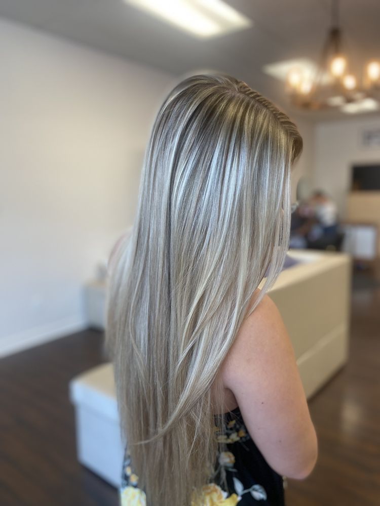 Hot Locks Salon & Co